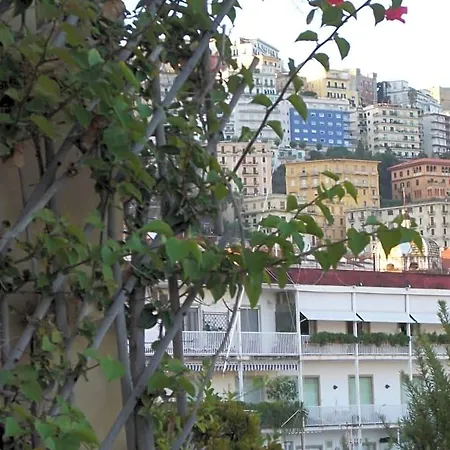 Bed and breakfast Chiaia 4*