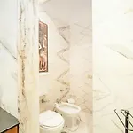 Chiaia 4*